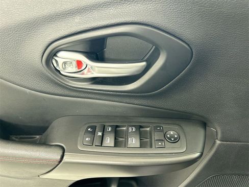 Certified 2022 Jeep Cherokee Trailhawk image 11