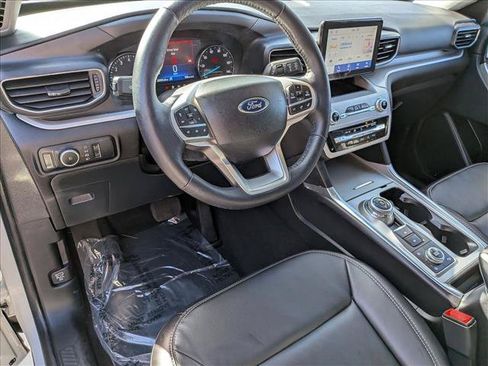Used 2023 Ford Explorer XLT w/ Equipment Group 202A AWD/4WD image 10