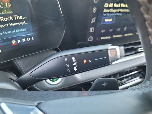 Used 2025 Chevrolet Equinox LT image 22