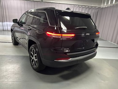 Used 2024 Jeep Grand Cherokee Limited AWD/4WD image 5