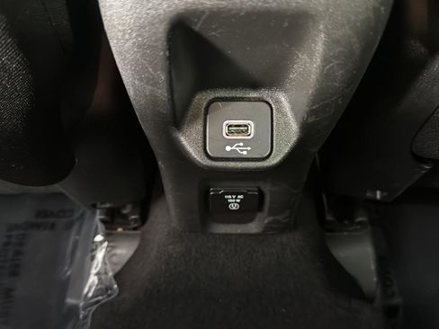 Used 2022 Jeep Renegade Latitude w/ Convenience Group AWD/4WD image 21