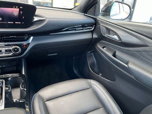 Used 2025 Buick Envista Sport Touring image 34