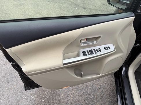 Used 2012 Toyota Prius V Five image 8