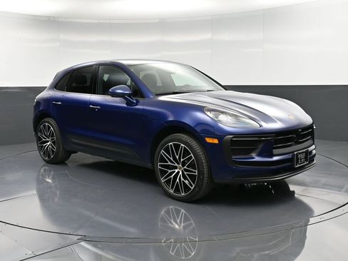 Certified 2025 Porsche Macan image 10