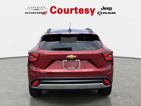 Used 2024 Chevrolet Trax LT w/ Driver Confidence Package FWD image 6