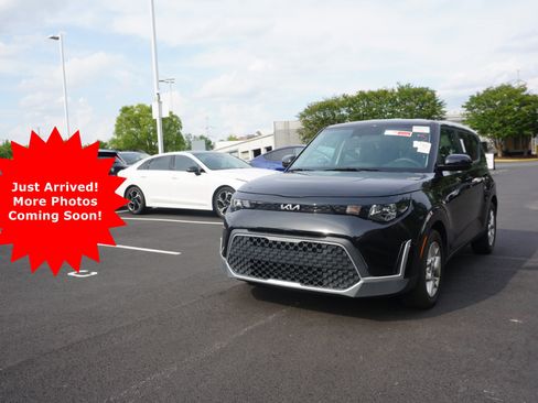 Used 2023 Kia Soul LX w/ LX Technology Package FWD image 1