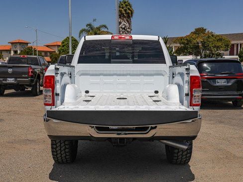 Used 2024 RAM 2500 Tradesman w/ Chrome Appearance Group AWD/4WD image 6