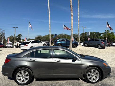 Used 2013 Chrysler 200 Touring image 4
