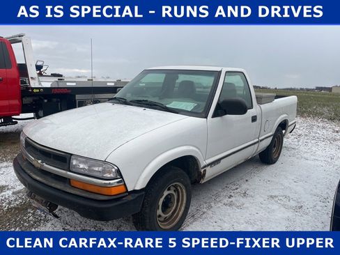 Used 2002 Chevrolet S10 Pickup 2WD Regular Cab image 1