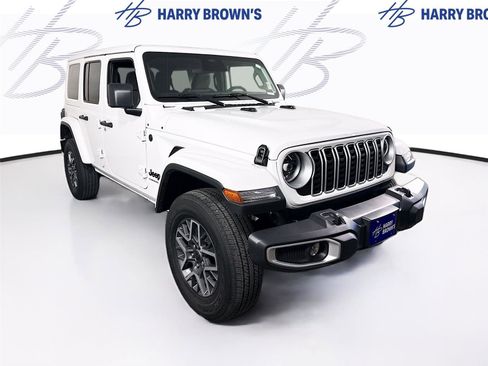 Used 2025 Jeep Wrangler Unlimited Sahara AWD/4WD image 24