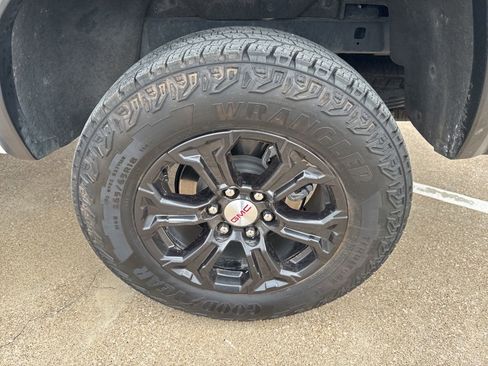 Used 2024 GMC Canyon Elevation image 4