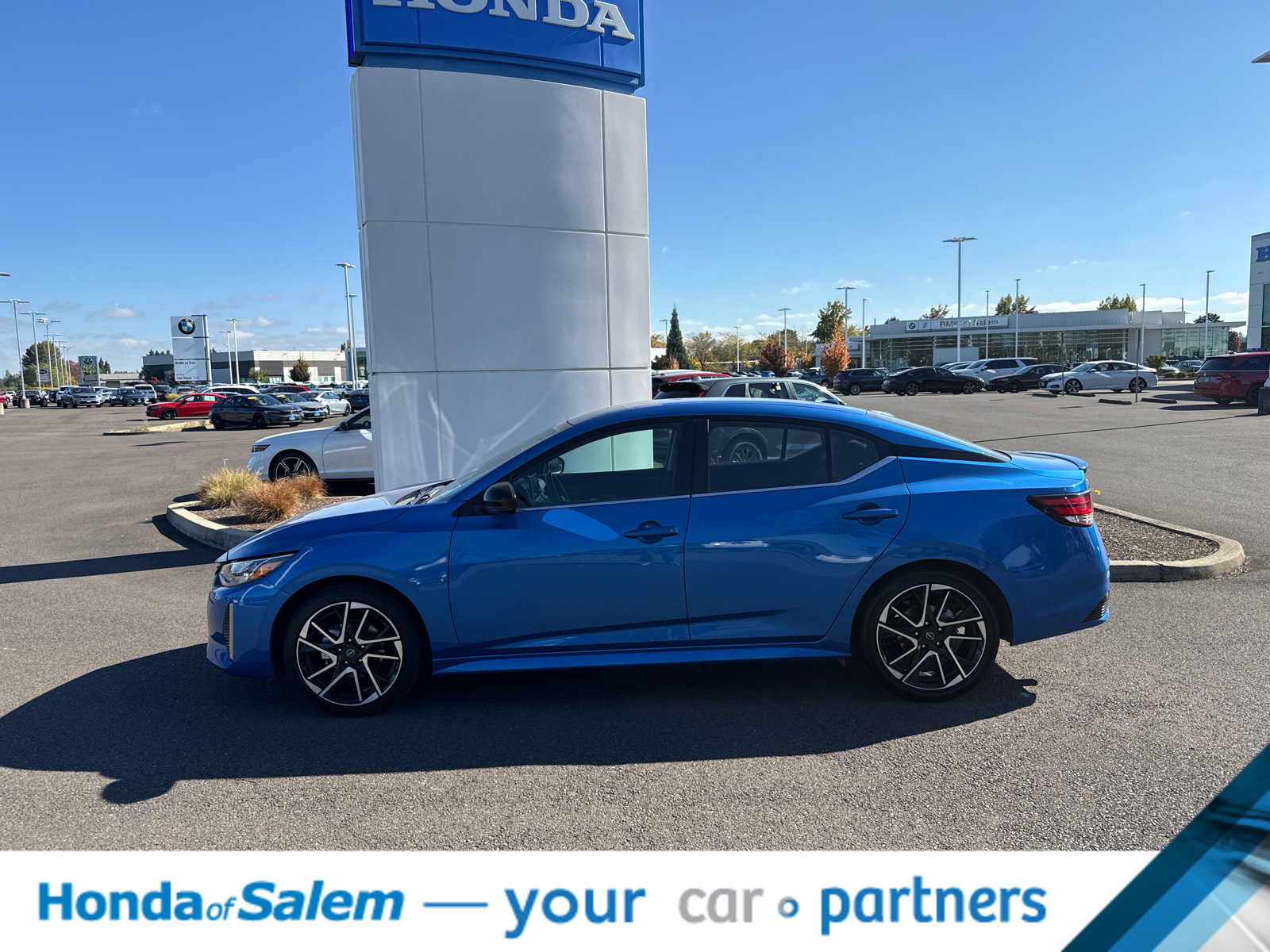 Used 2025 Nissan Sentra SR FWD image 3