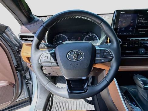 Used 2020 Toyota Highlander Platinum FWD image 41