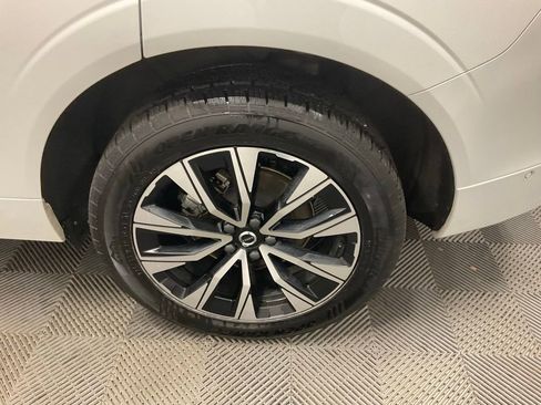 Used 2023 Volvo XC60 B5 Plus image 13