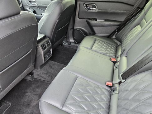 Used 2024 Nissan Rogue Platinum w/ Platinum Premium Package image 30