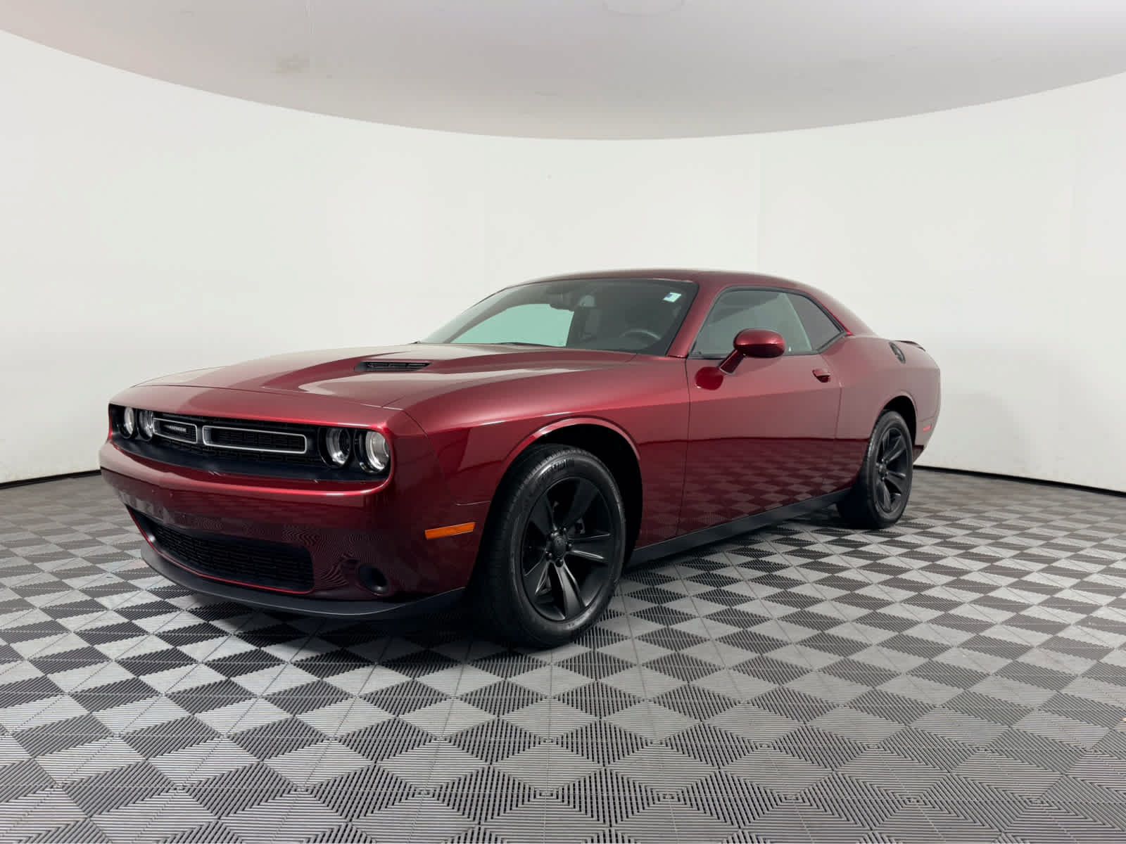 Used 2020 Dodge Challenger SXT RWD image 7
