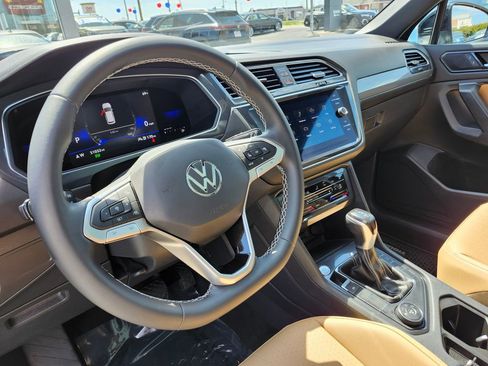 Certified 2023 Volkswagen Tiguan SE w/ Panoramic Sunroof Package AWD/4WD image 8