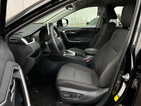 Used 2025 Toyota RAV4 XLE image 10