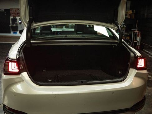 Used 2022 Lexus ES 250 w/ Premium Package AWD/4WD image 7