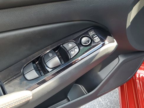 Certified 2025 Nissan Altima 2.5 SR image 17