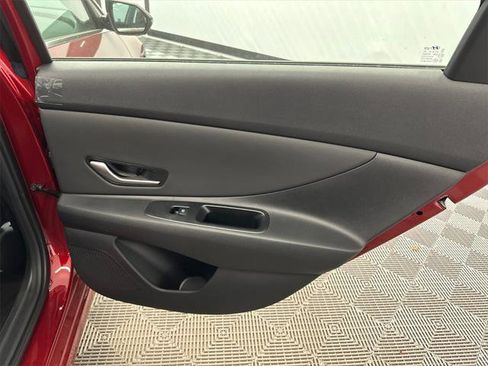 New 2025 Hyundai Elantra Limited image 17