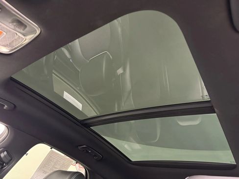 Used 2023 Genesis GV70 2.5T w/ Sport Prestige Package image 23