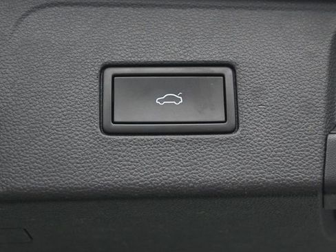 Used 2022 Volkswagen Atlas SE image 33