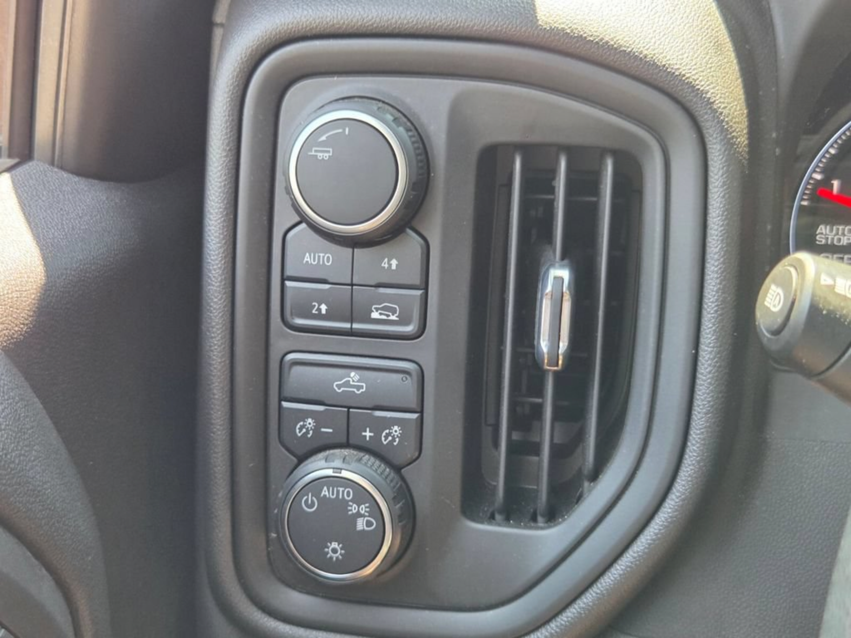 Used 2023 Chevrolet Silverado 1500 Custom AWD/4WD image 28