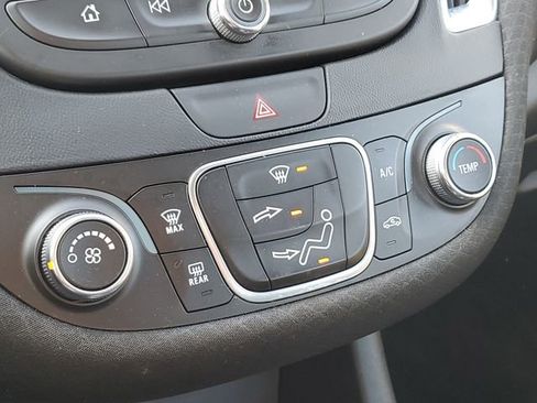 Used 2017 Chevrolet Malibu LT image 17