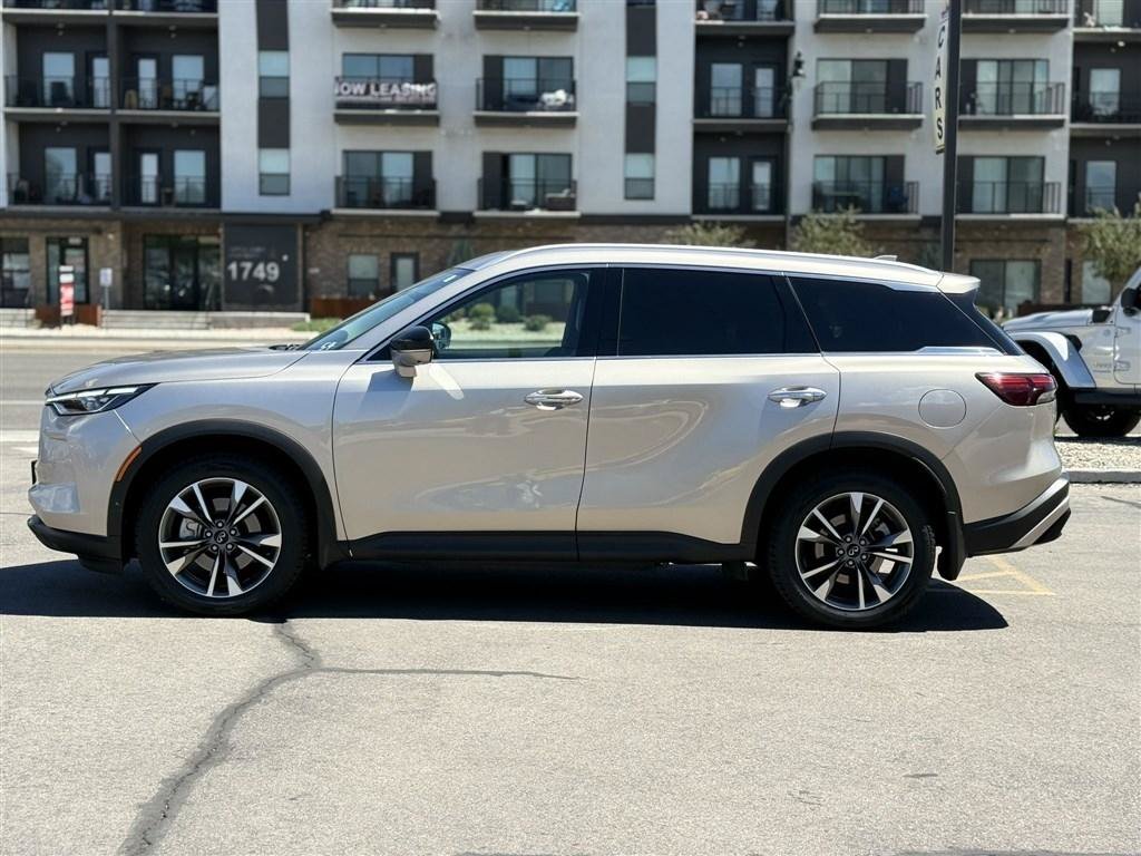 Used 2023 INFINITI QX60 Luxe w/ Vision Package AWD/4WD image 4