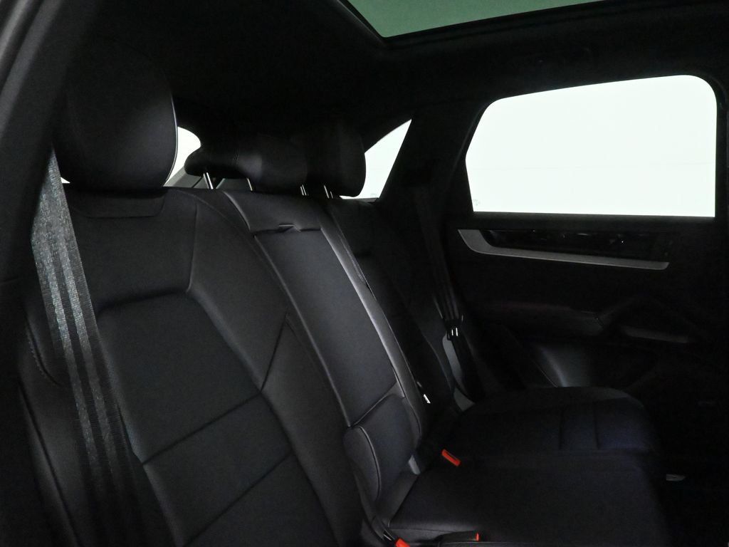 Used 2026 Porsche Cayenne AWD/4WD image 41