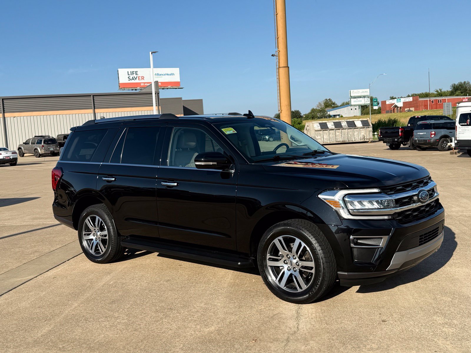 Used 2024 Ford Expedition Limited RWD image 3