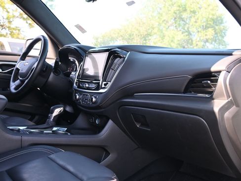 Used 2023 Chevrolet Traverse Premier FWD image 25