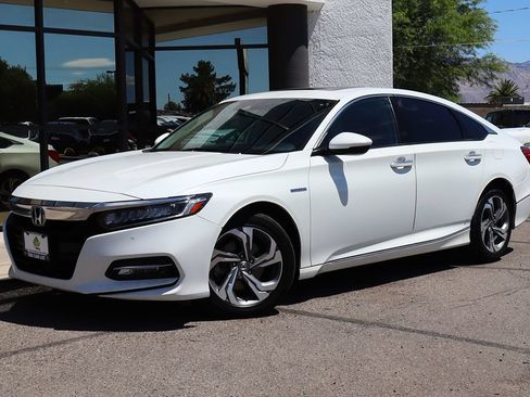 Used 2018 Honda Accord Touring image 2