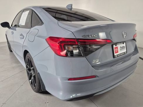 Used 2023 Honda Civic Sport image 3