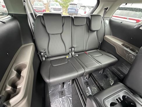 New 2026 Kia Carnival EX image 25