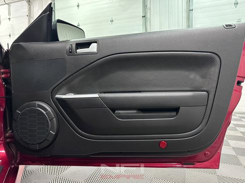 Used 2006 Ford Mustang GT Premium image 36