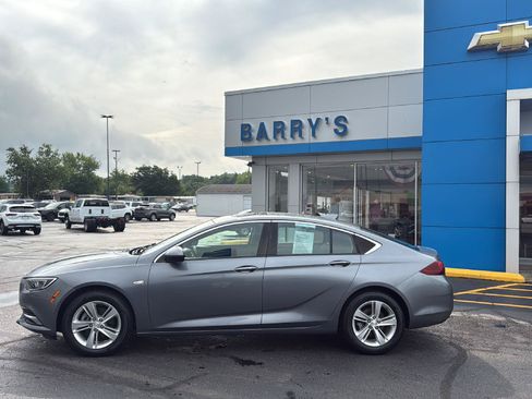 Used 2020 Buick Regal Preferred FWD image 2