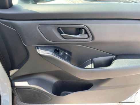 Used 2024 Nissan Rogue S AWD/4WD image 19