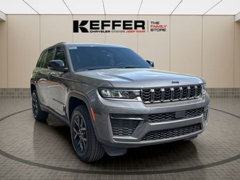 New 2026 Jeep Grand Cherokee Altitude image 7