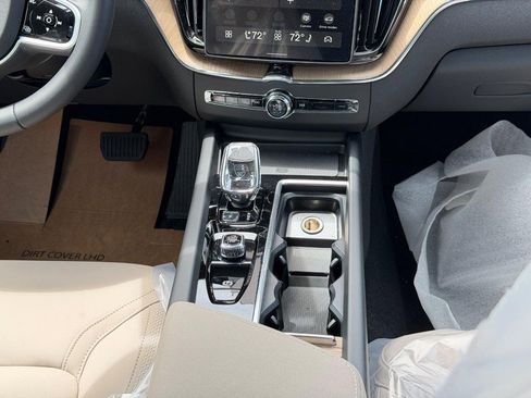 New 2026 Volvo XC60 T8 Plus w/ Climate Package AWD/4WD image 8