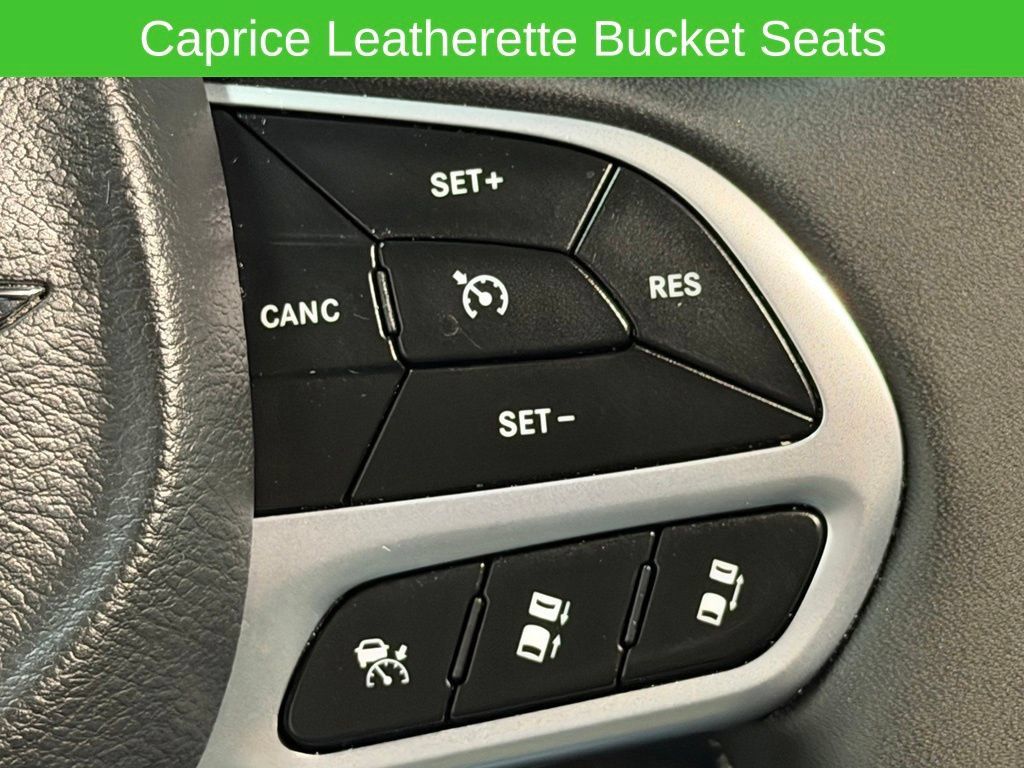 Used 2025 Chrysler Pacifica Select FWD image 36