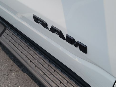 Used 2022 RAM 1500 Laramie AWD/4WD image 9