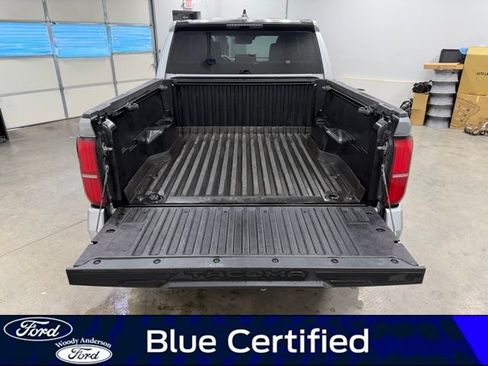 Used 2024 Toyota Tacoma SR5 AWD/4WD image 7