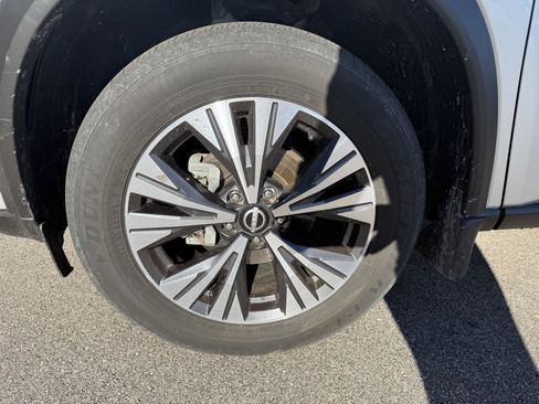 Used 2023 Nissan Rogue SV w/ SV Premium B Package image 15