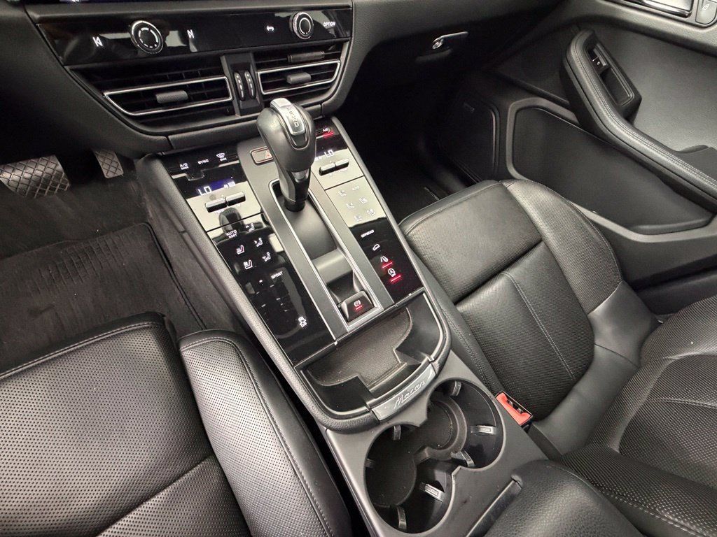 Certified 2023 Porsche Macan AWD/4WD image 35