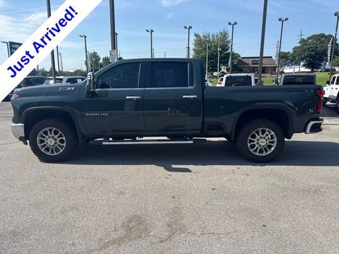 Used 2025 Chevrolet Silverado 2500 LTZ w/ LTZ Convenience Package AWD/4WD image 6