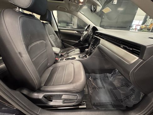 Used 2022 Volkswagen Passat 2.0T SE image 25