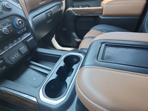 Used 2020 Chevrolet Silverado 1500 High Country w/ Technology Package AWD/4WD image 23