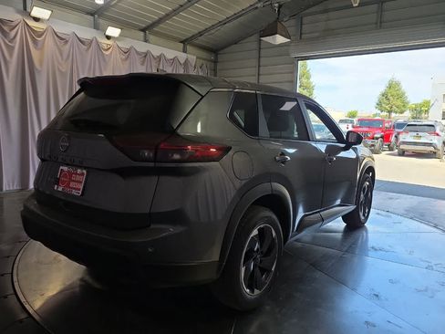 Used 2025 Nissan Rogue SV FWD image 3